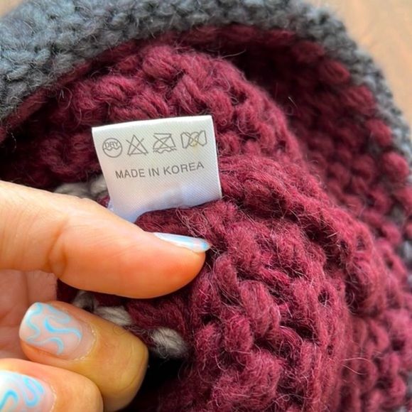 Winter Pompom toque - Picture 4 of 9